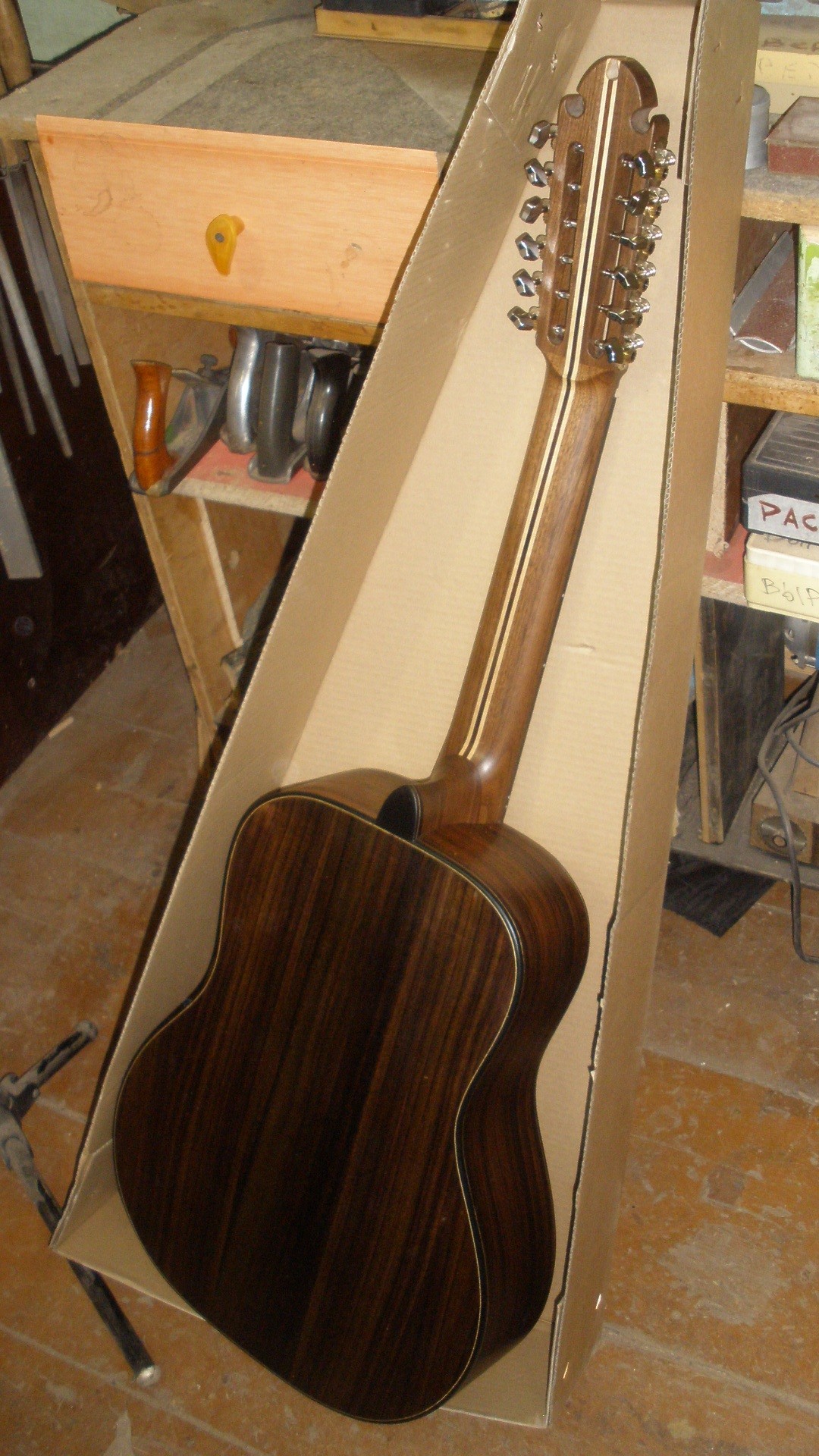 12-струнная гитара, изготовленная на заказ