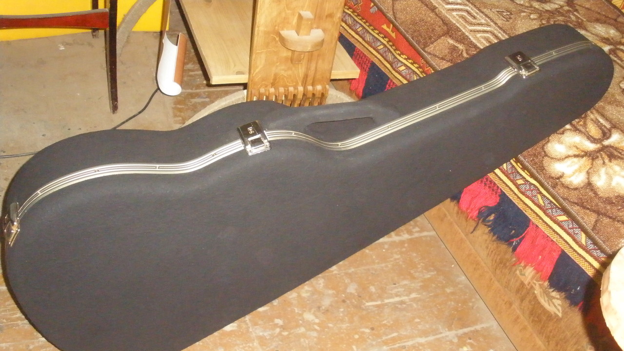 жесткий ,чехол для 12-струнной гитары, вес с гитарой 4,5 кг 